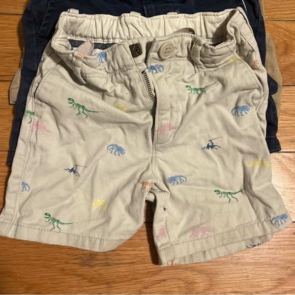 Bundle of 4, GAP shorts 2T - Picture 3 of 6
